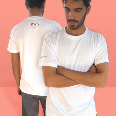 חולצות ממותגות ל- AWS