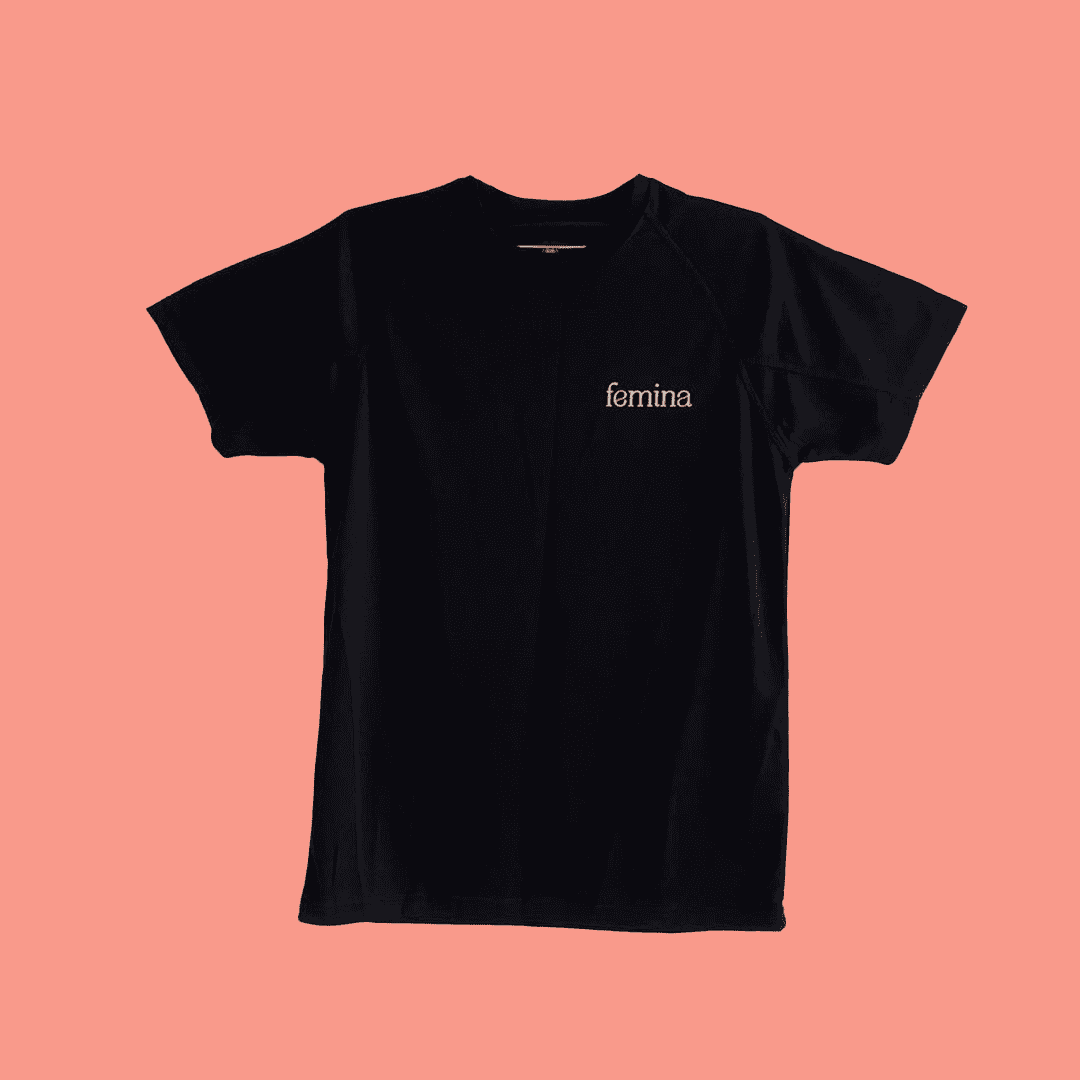 חולצת סוואג - FEMINA בצבע שחור על רקע ורוד